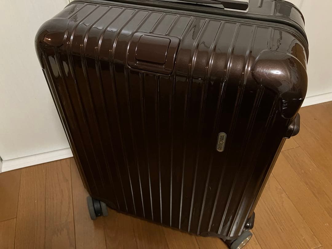 RIMOWA 47リットル 4輪キャリーケース 2〜3泊向け
