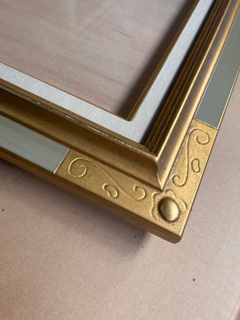 装飾的な油彩額縁 F8号サイズ　ゴールドとグレー