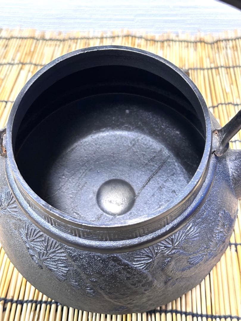 ほぼ未使用品、美品　南部長文堂 コシキ松　南部鉄瓶　南部鉄器　鉄瓶