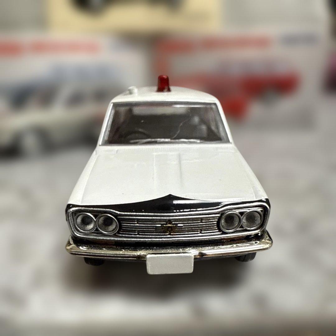 トミカリミテッドヴィンテージダットサンブルーバード3台セット