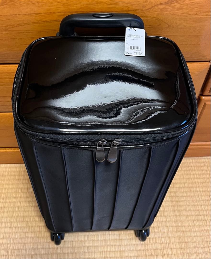 黒 キャリーケース