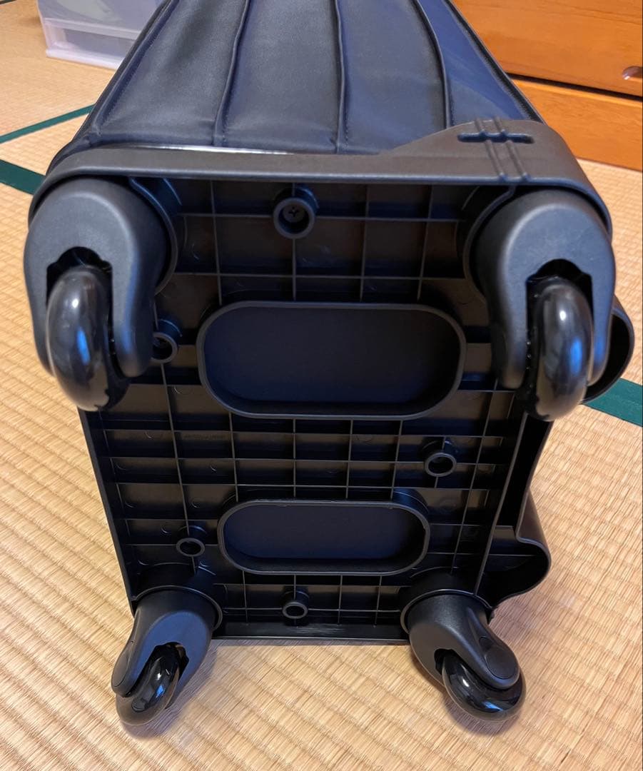 黒 キャリーケース