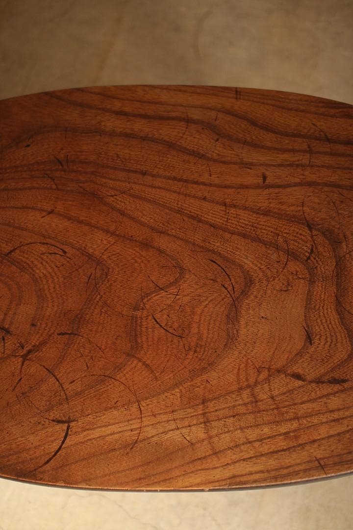 古いオーバル型の小ぶりなテーブル　ちゃぶ台