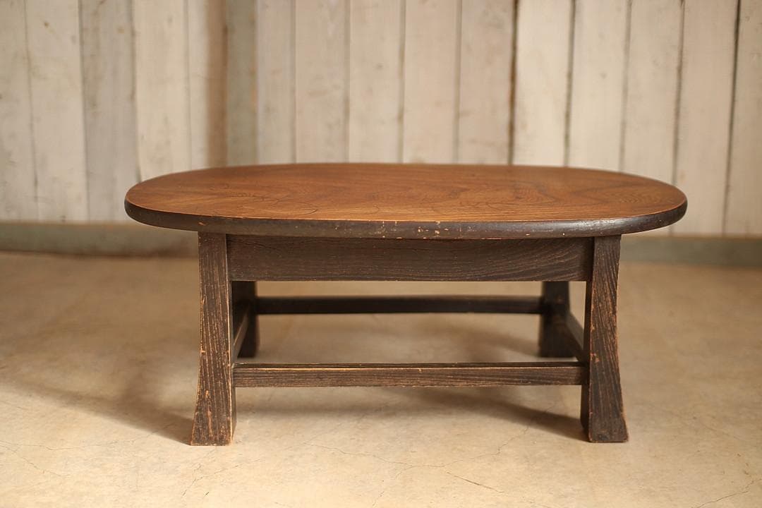 古いオーバル型の小ぶりなテーブル　ちゃぶ台
