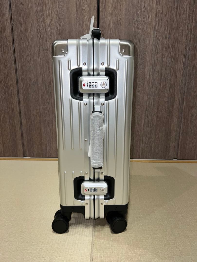 限定色！イノベーター INV1811STP スーツケース