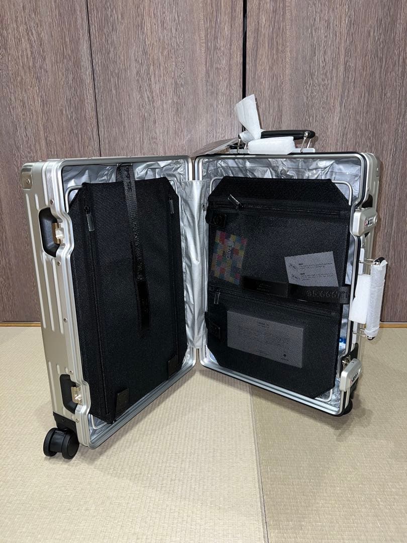 限定色！イノベーター INV1811STP スーツケース