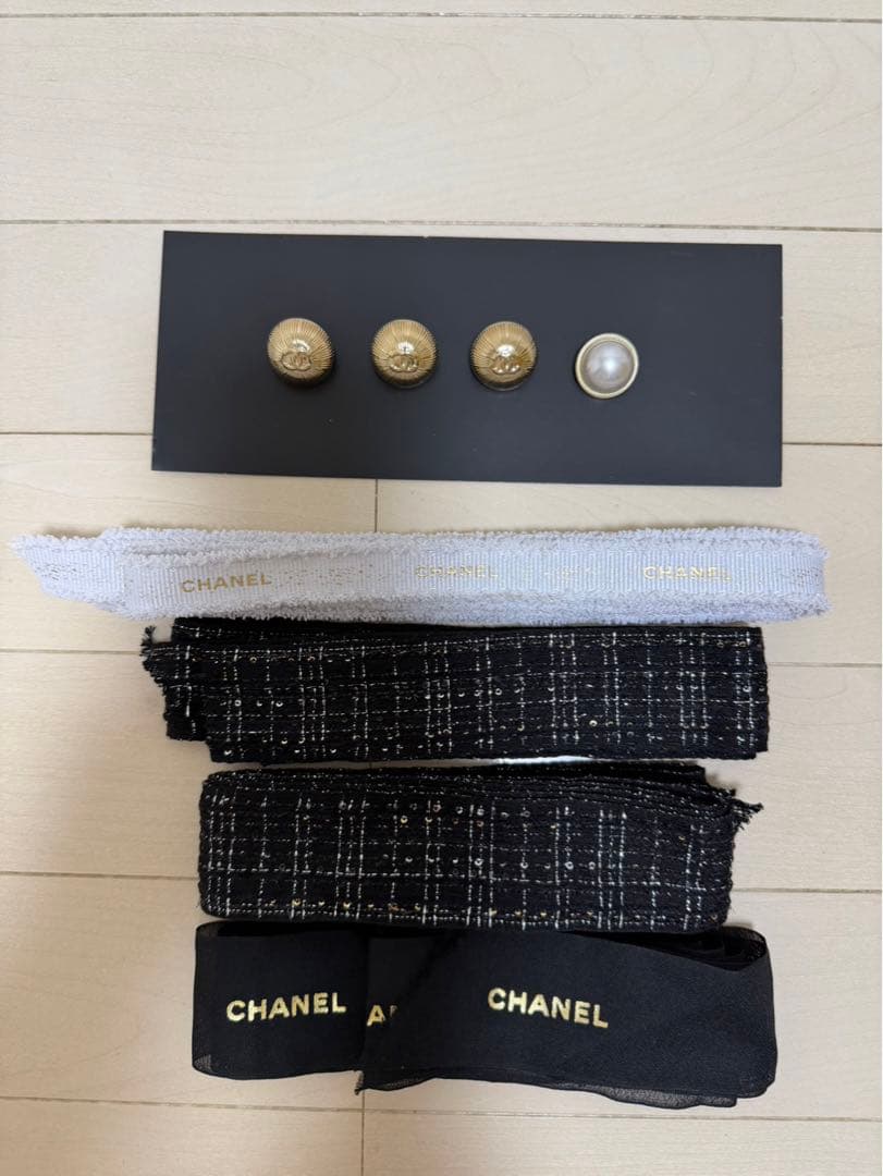 CHANEL シャネル2025 ホリデーラッピング　リボン　ボタンチャームセット