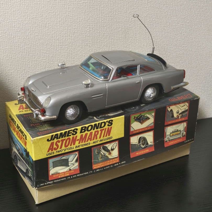 ギルバート　アストンマーティン007