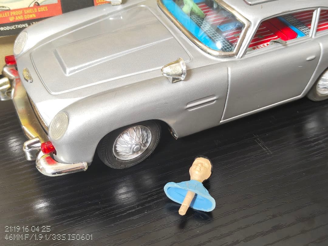 ギルバート　アストンマーティン007