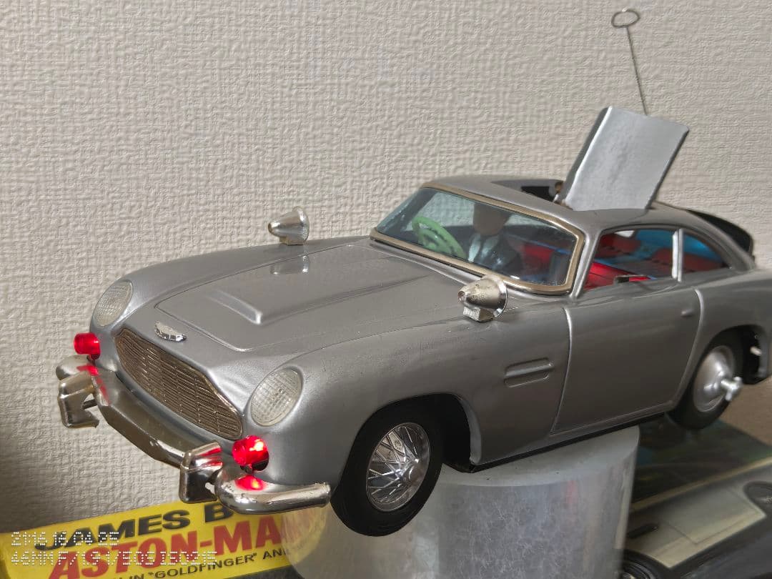 ギルバート　アストンマーティン007