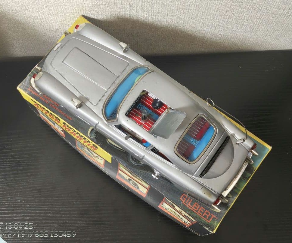 ギルバート　アストンマーティン007