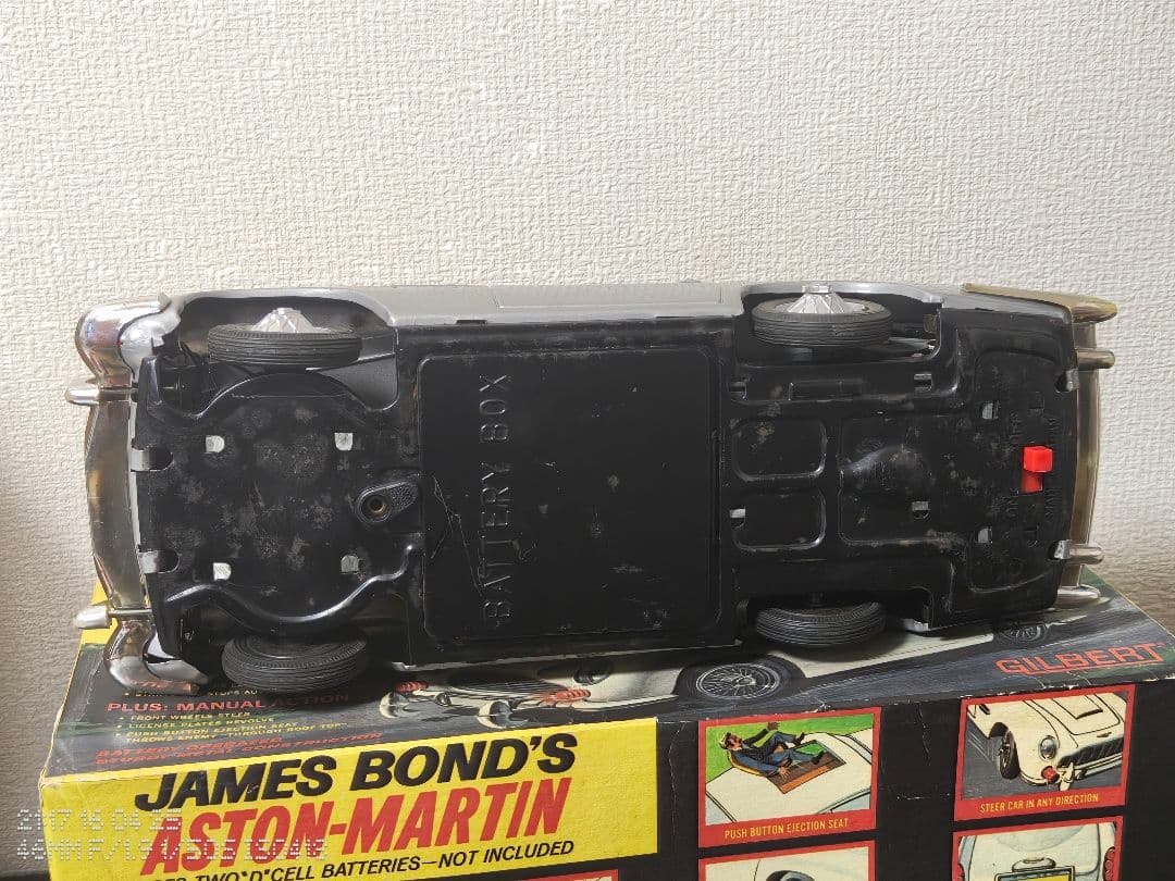 ギルバート　アストンマーティン007