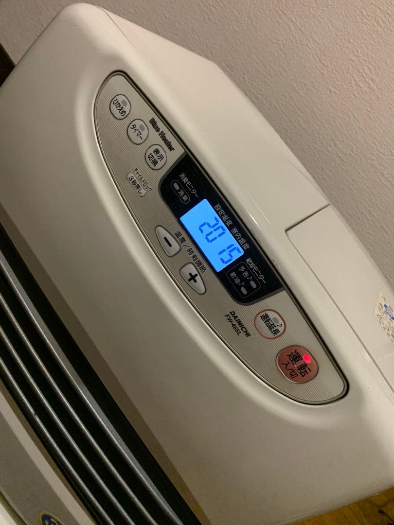 ダイニチ工業製の石油ファンヒーター「ブルーヒーター FW-465L」