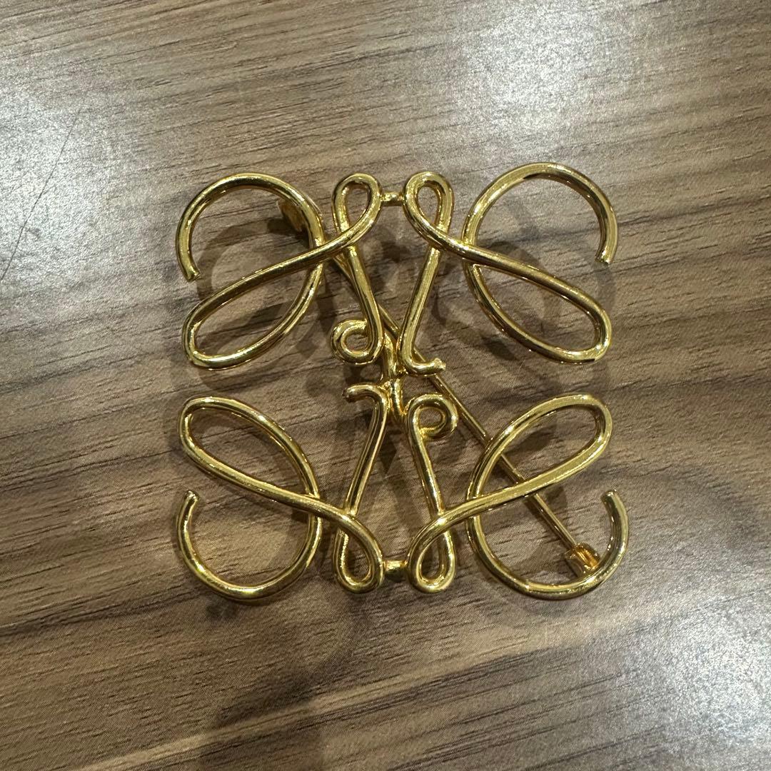 LOEWE アナグラム ブローチ (メタル)