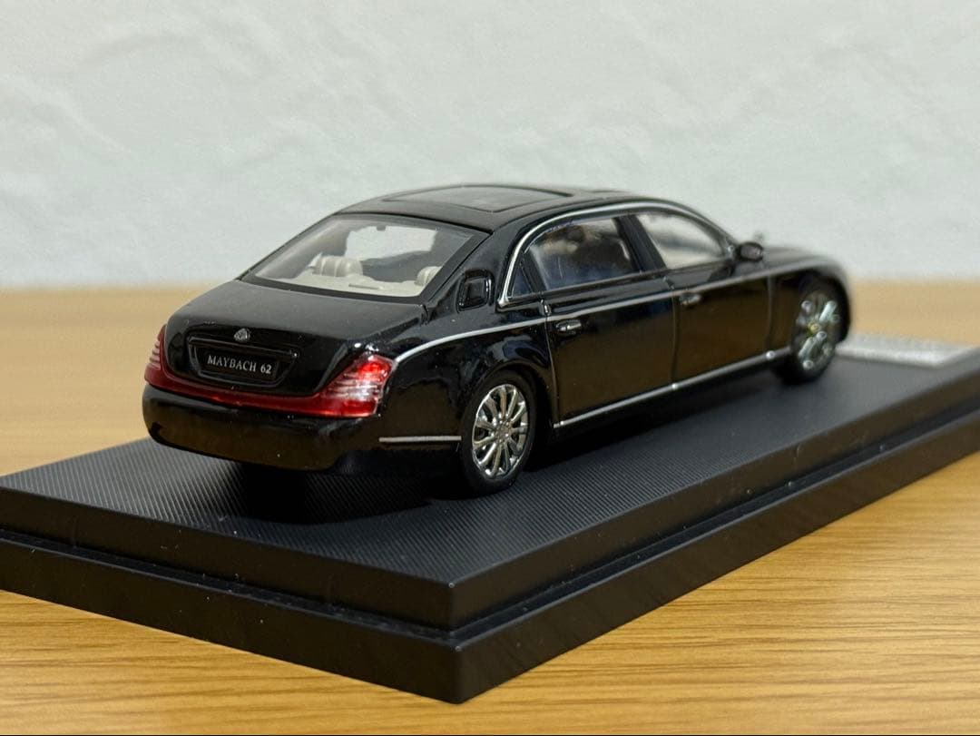 メルセデス マイバッハ 1/64 Mercedes Maybach62 ミニカー