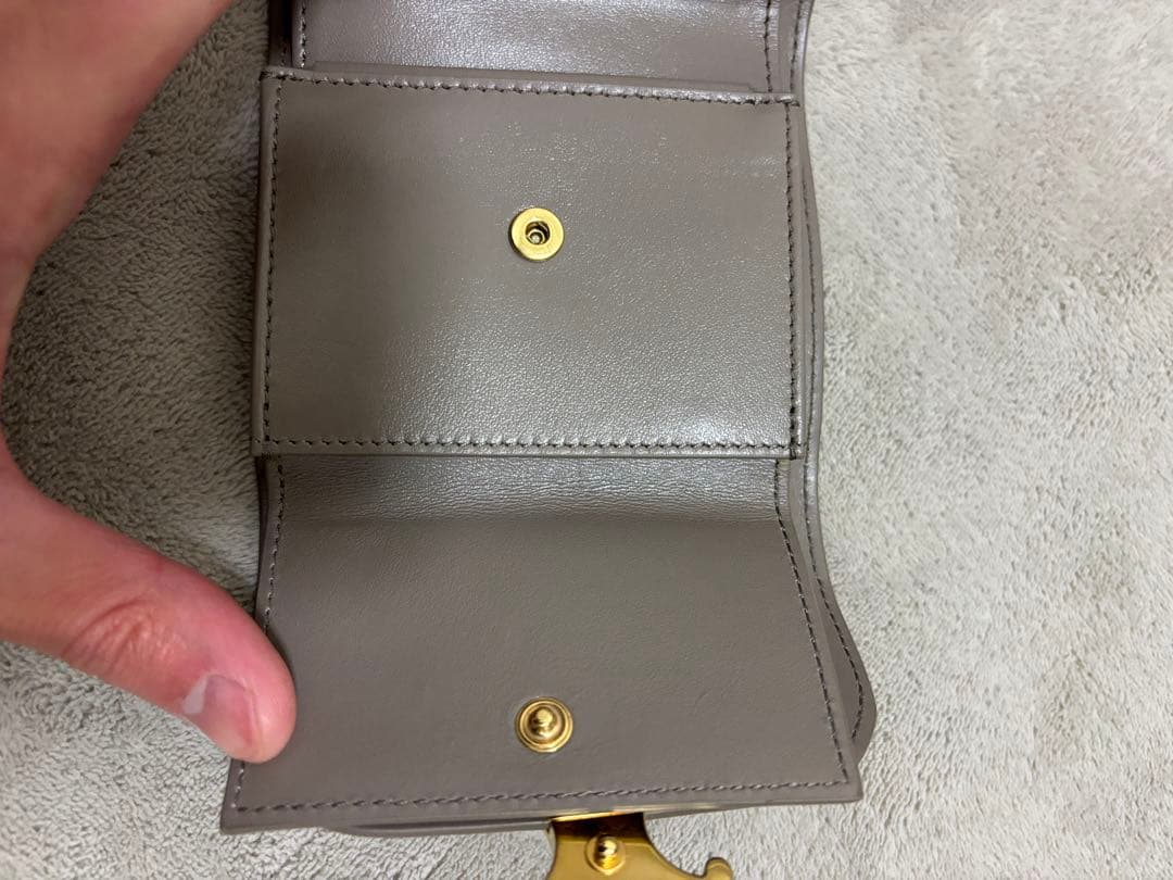 CELINE コンパクト財布　Small Tri-Fold Pebble