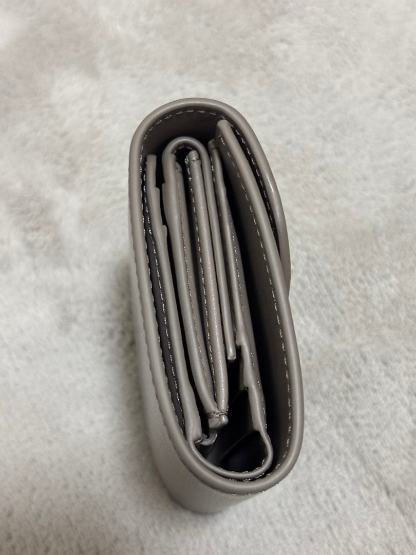CELINE コンパクト財布　Small Tri-Fold Pebble