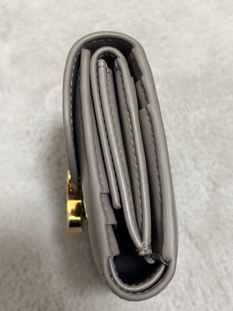 CELINE コンパクト財布　Small Tri-Fold Pebble