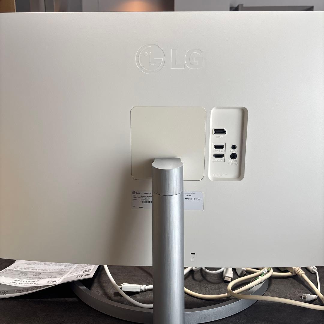 LG 4Kディスプレイ モニター本体 31.5インチ