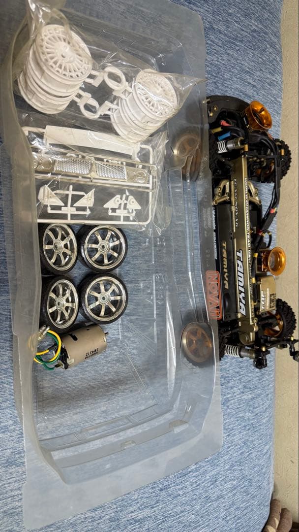 TAMIYA XV-01 メカ付き組済シャーシ　未塗装ボディ