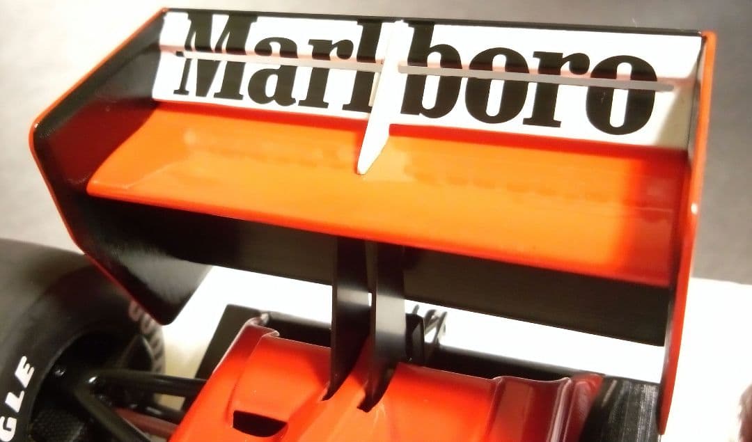 オートアート 1/18 マクラーレン MP4/6 A.セナ ミニチャンプス