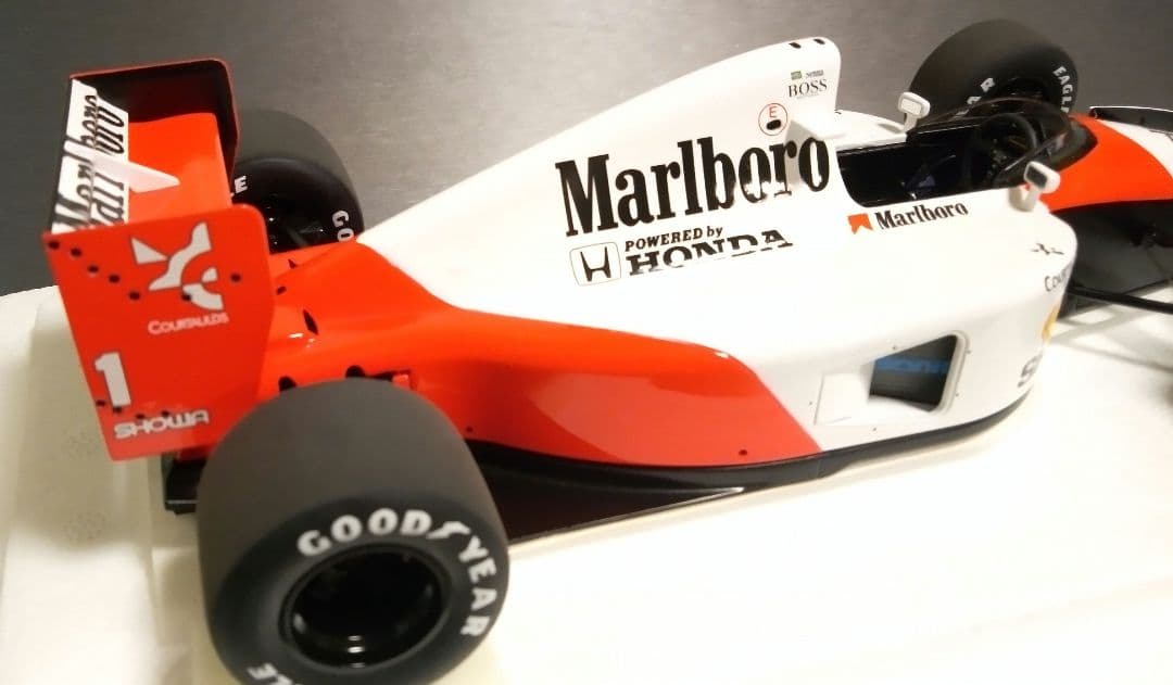 オートアート 1/18 マクラーレン MP4/6 A.セナ ミニチャンプス