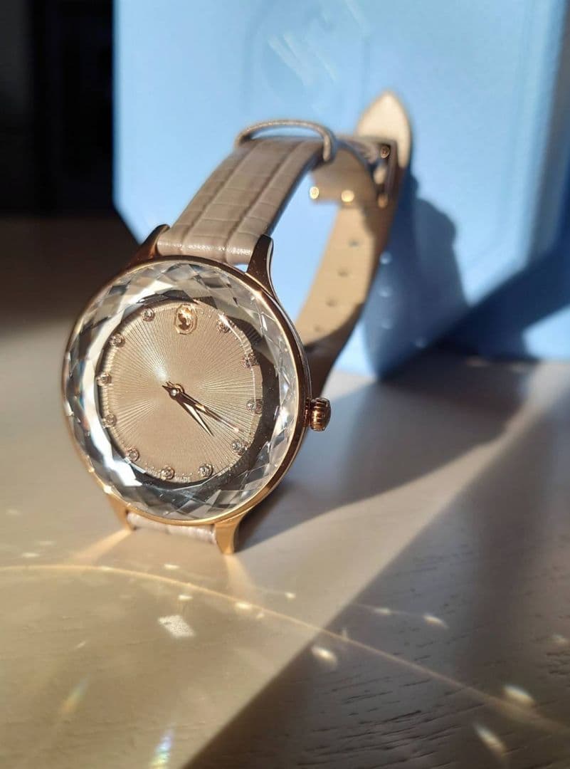 【週末セール！】SWAROVSKI 時計 電池稼働中 サファイアガラス スイス製