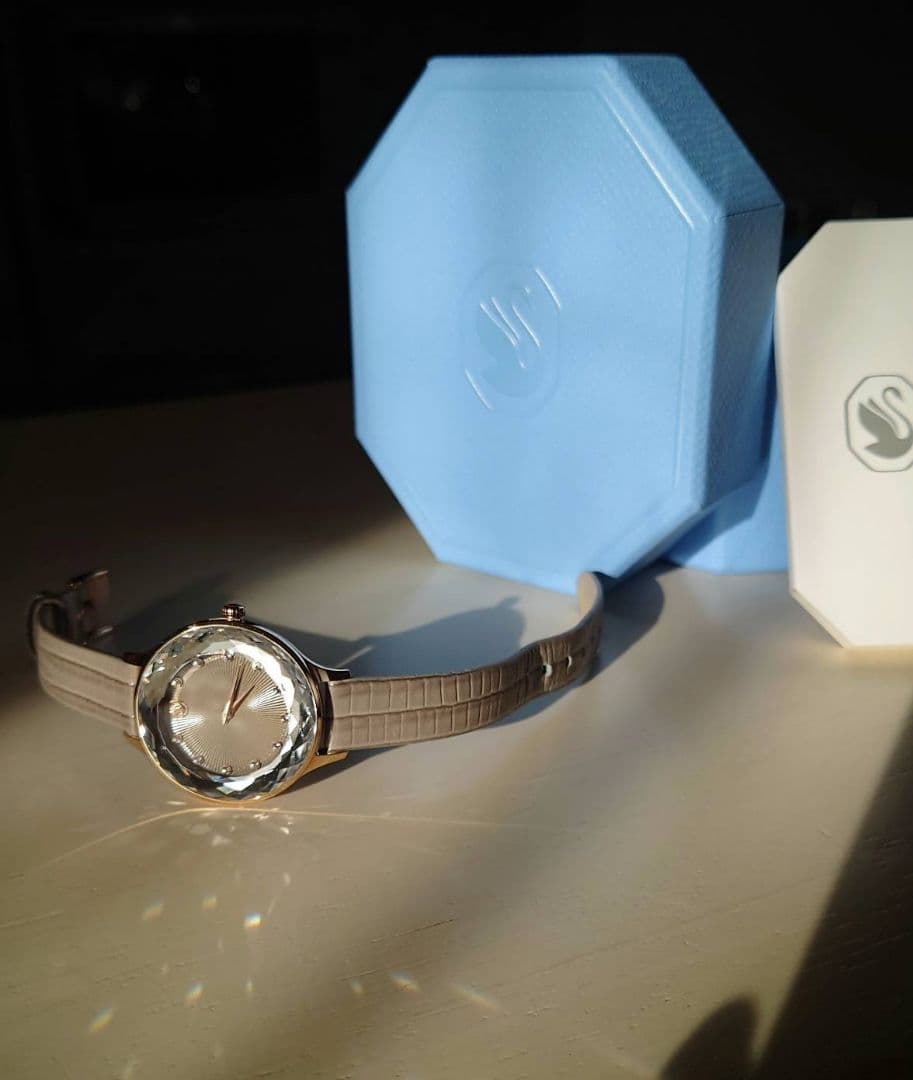 【週末セール！】SWAROVSKI 時計 電池稼働中 サファイアガラス スイス製