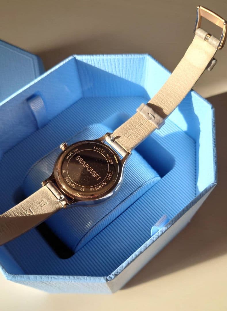 【週末セール！】SWAROVSKI 時計 電池稼働中 サファイアガラス スイス製