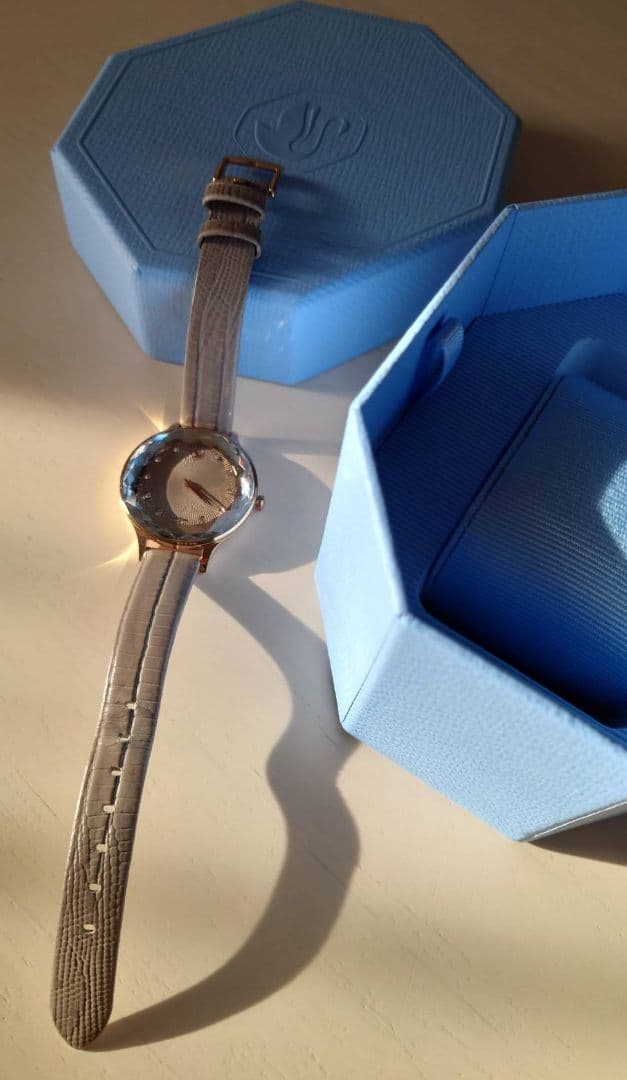 【週末セール！】SWAROVSKI 時計 電池稼働中 サファイアガラス スイス製