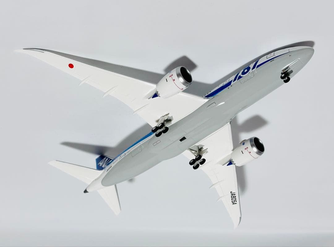 全日空商事 1/200 ANA B787-8 滑走路パネル付き NH20055