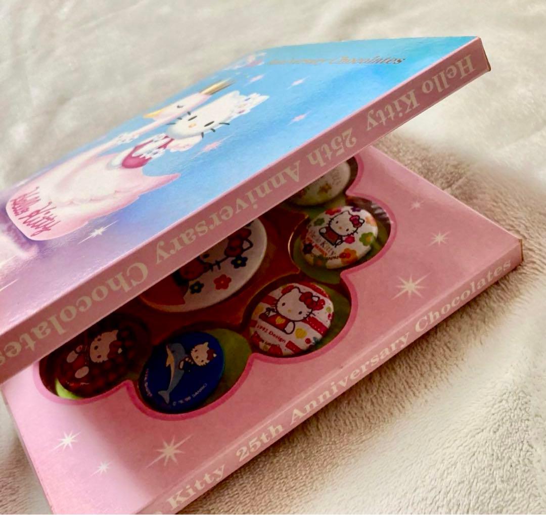 サンリオ キティ25周年アニバーサリー缶記念バッチ【激 レア❗️】スワン