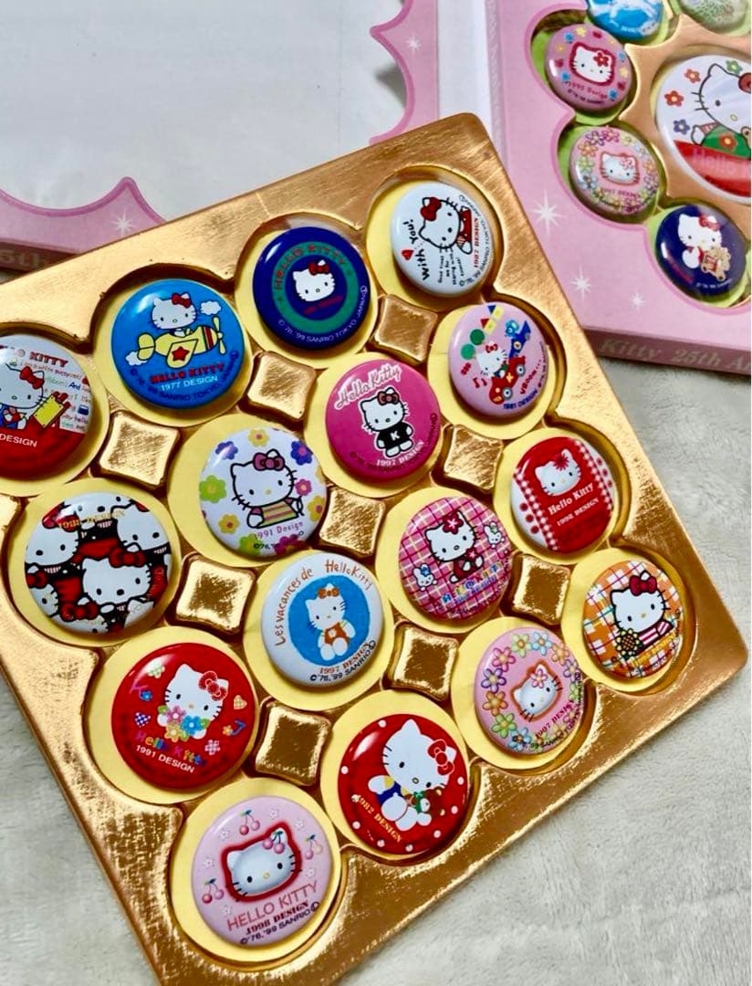 サンリオ キティ25周年アニバーサリー缶記念バッチ【激 レア❗️】スワン