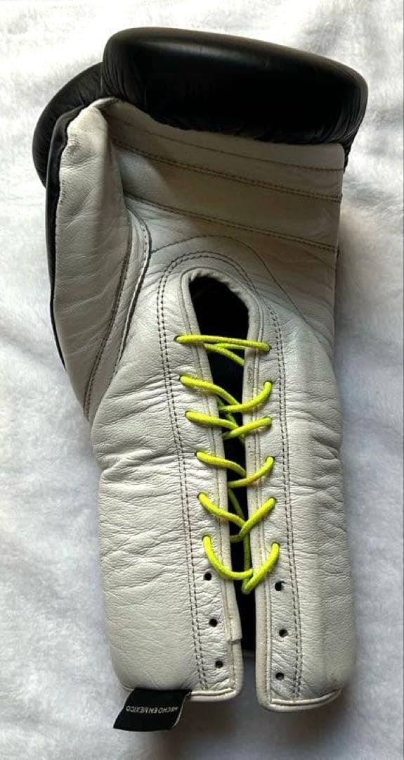 年末特価　No Boxing No Life ボクシンググローブ