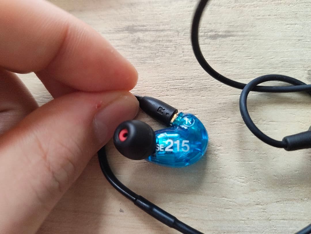 SHURE SE215 有線・無線両ケーブル付属