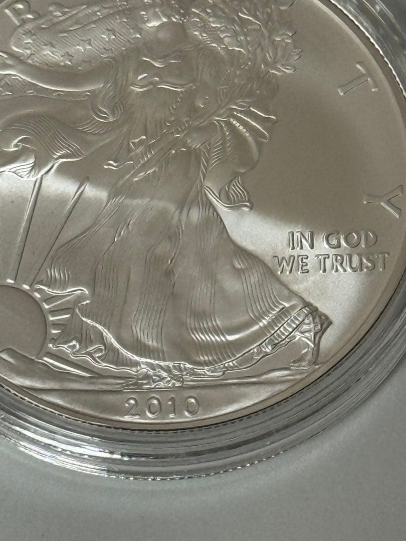 2010年歳アメリカ イーグル銀貨 1オンス リバティ 純銀