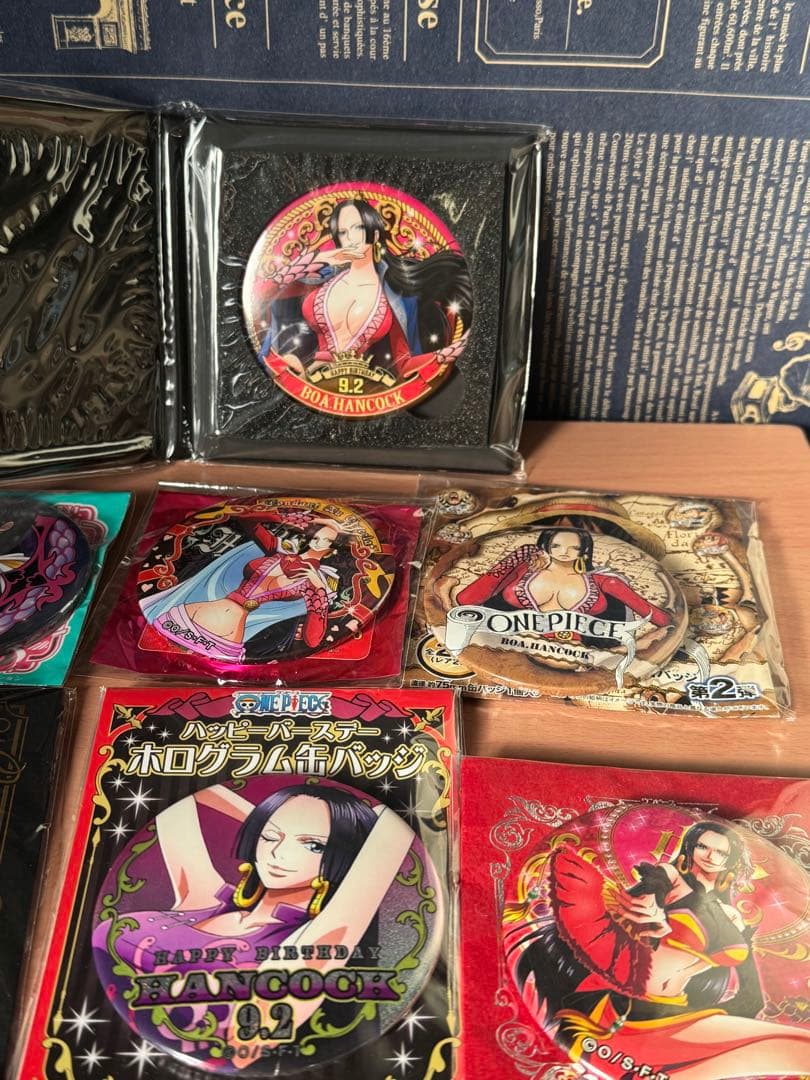 ハンコック　缶バッジ　フィギュア