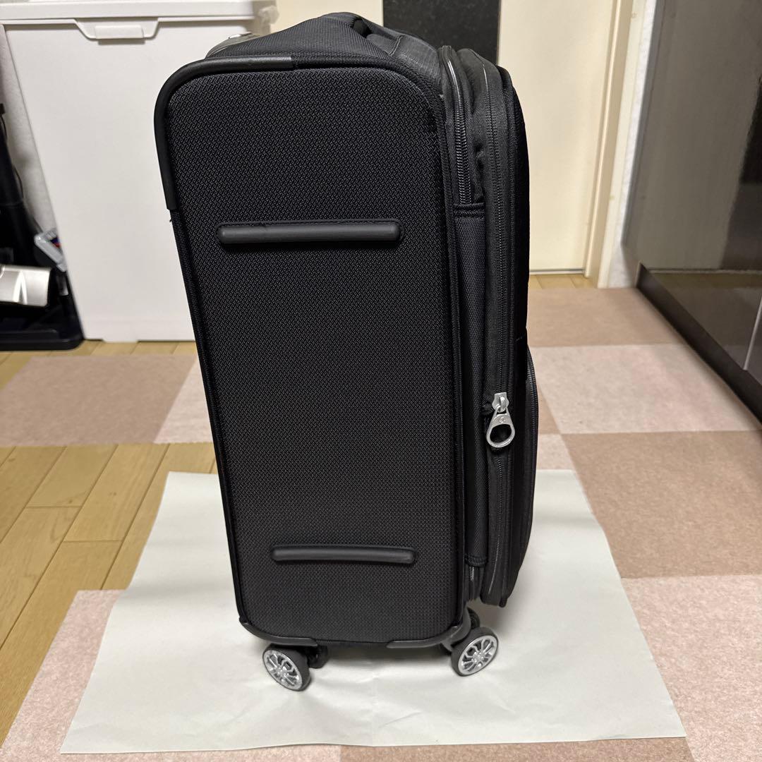 サムソナイトMOMENTUSスピナー 55/20　39L 機内可キャリーケース