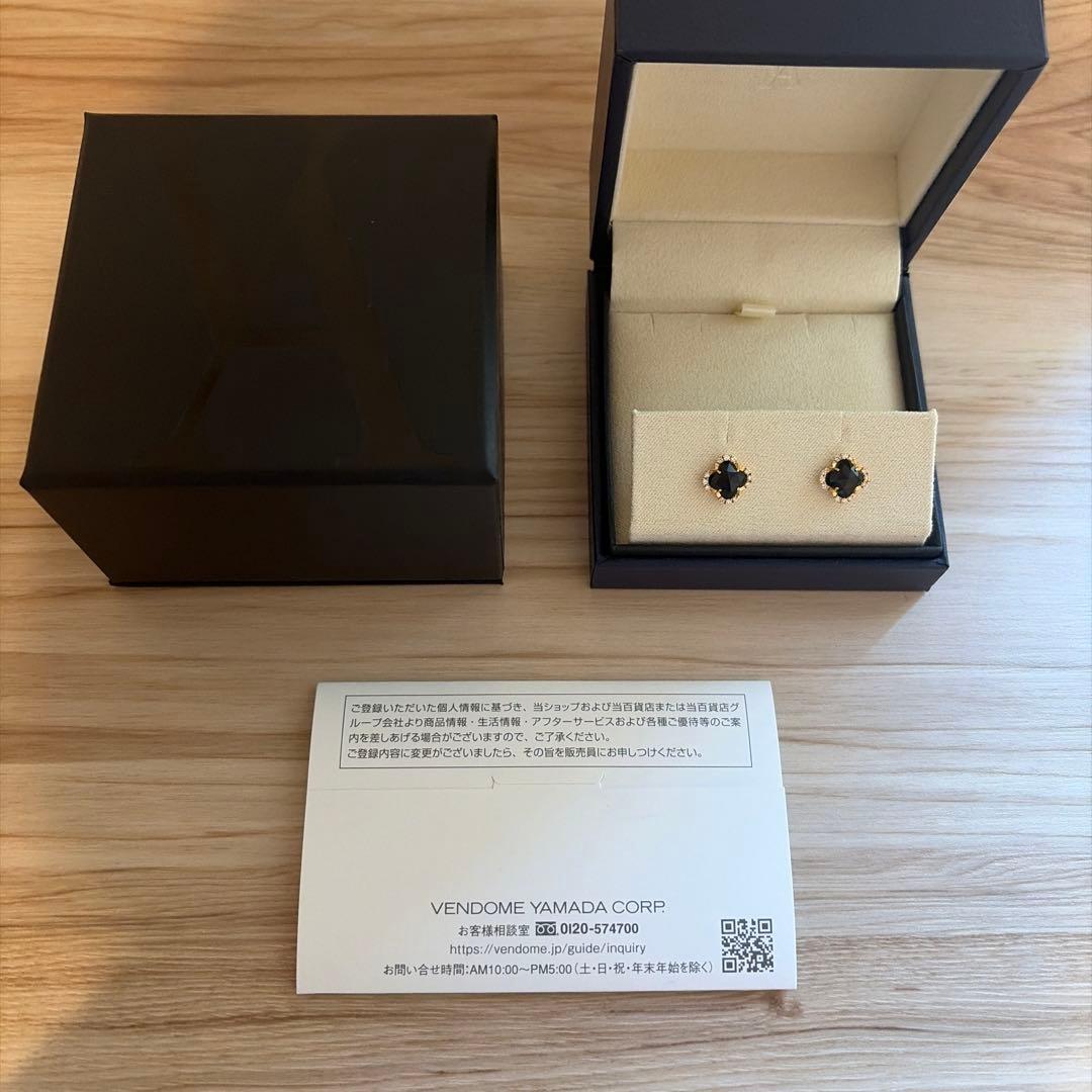 ヴァンドーム青山　ブラックカルセドニーピアス