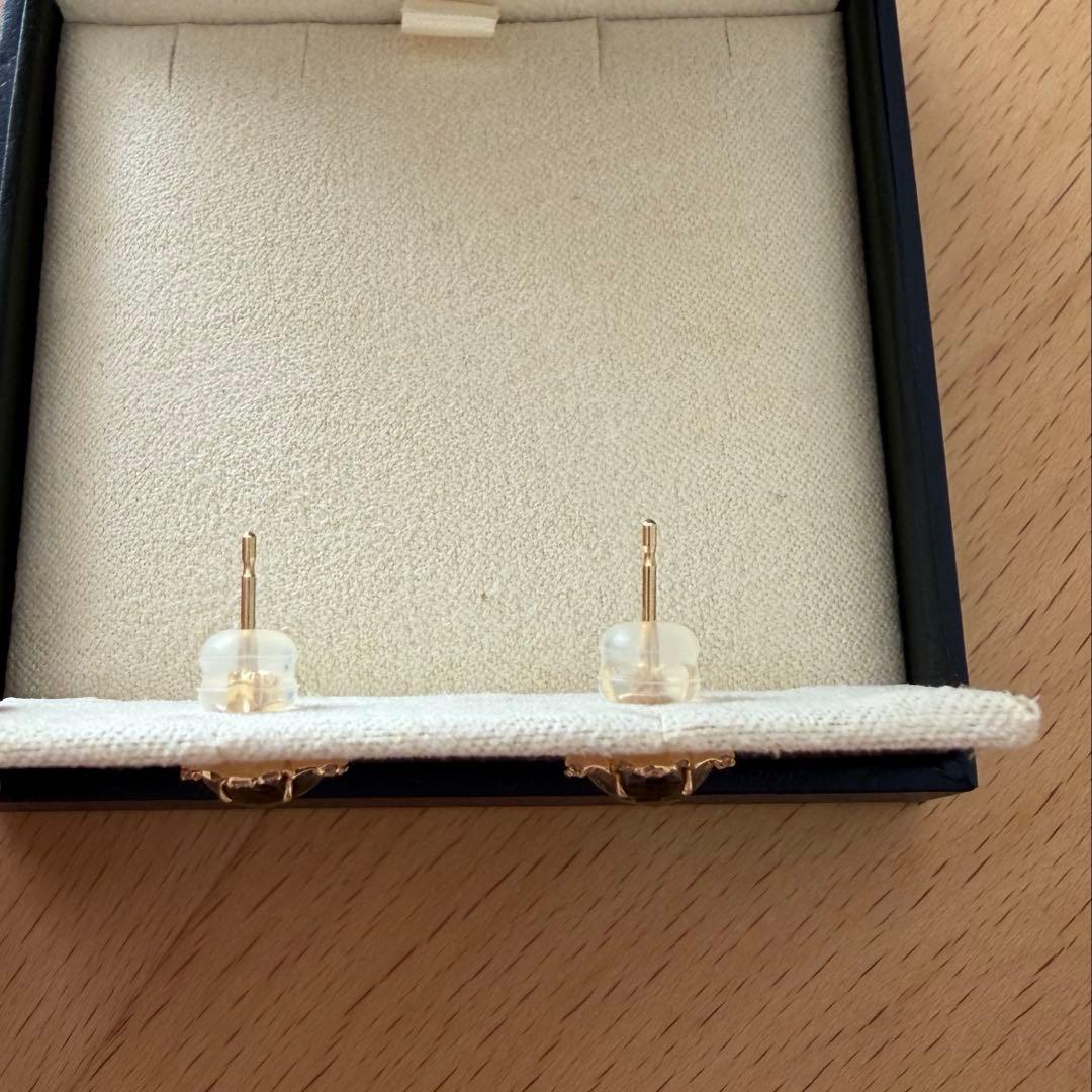 ヴァンドーム青山　ブラックカルセドニーピアス