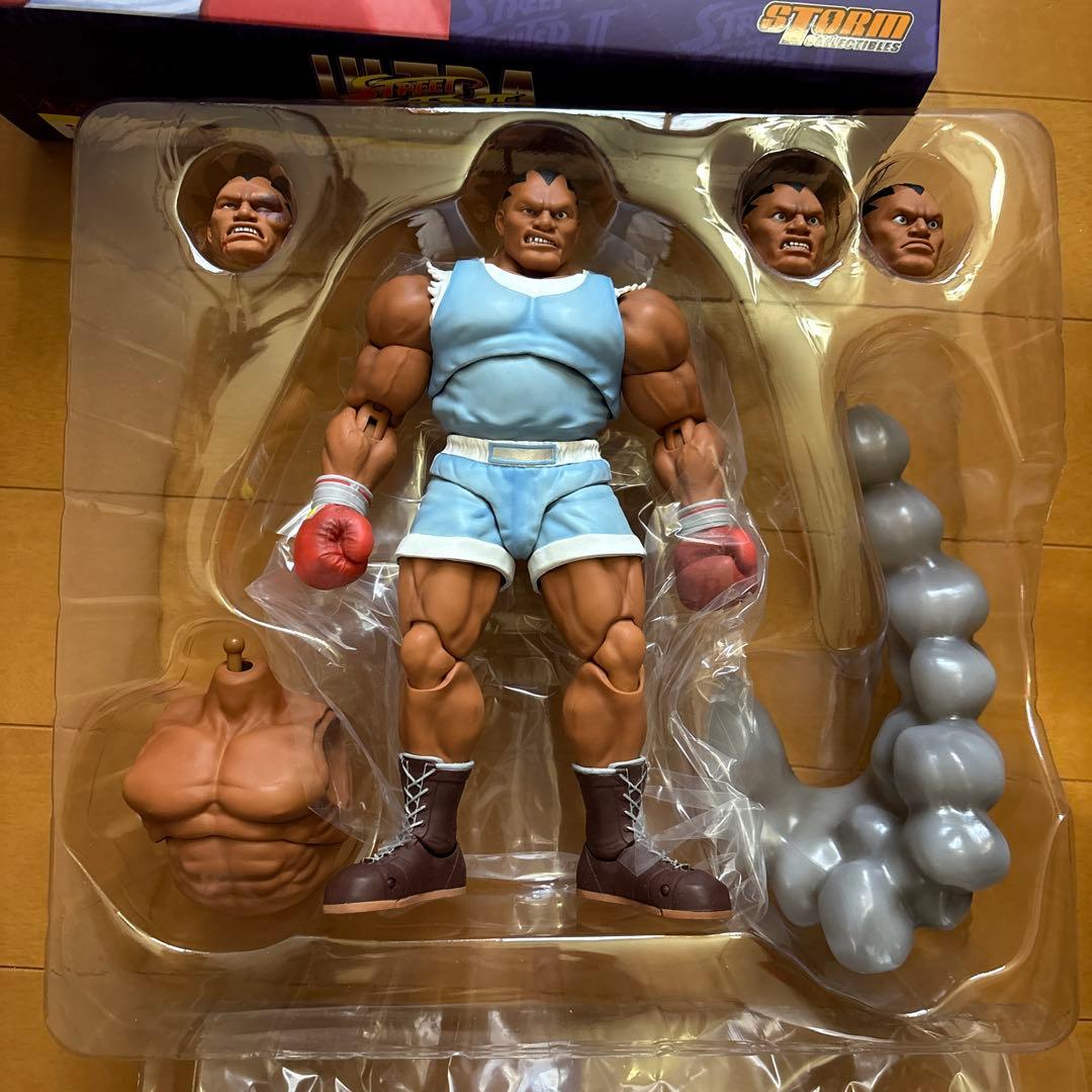 ストームコレクティブルズ　ストリートファイター II バイソン　フィギュア