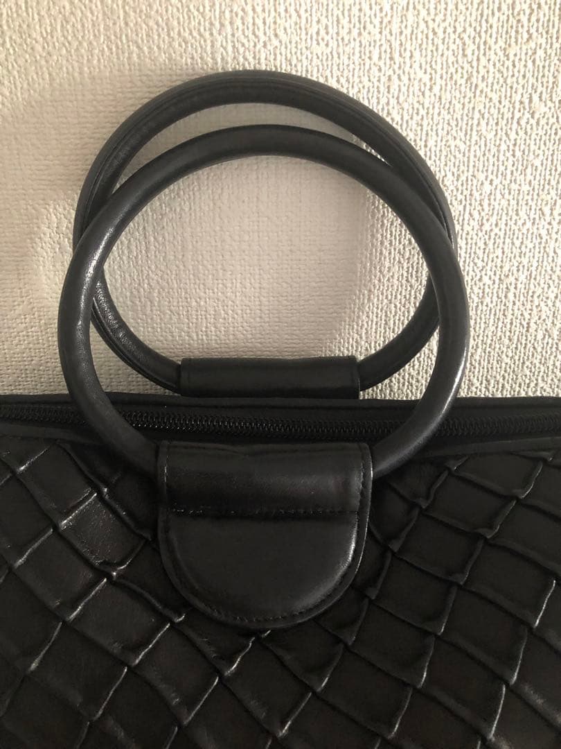 黒革トートバック　ハンドバッグ （ショルダーストラップつき）