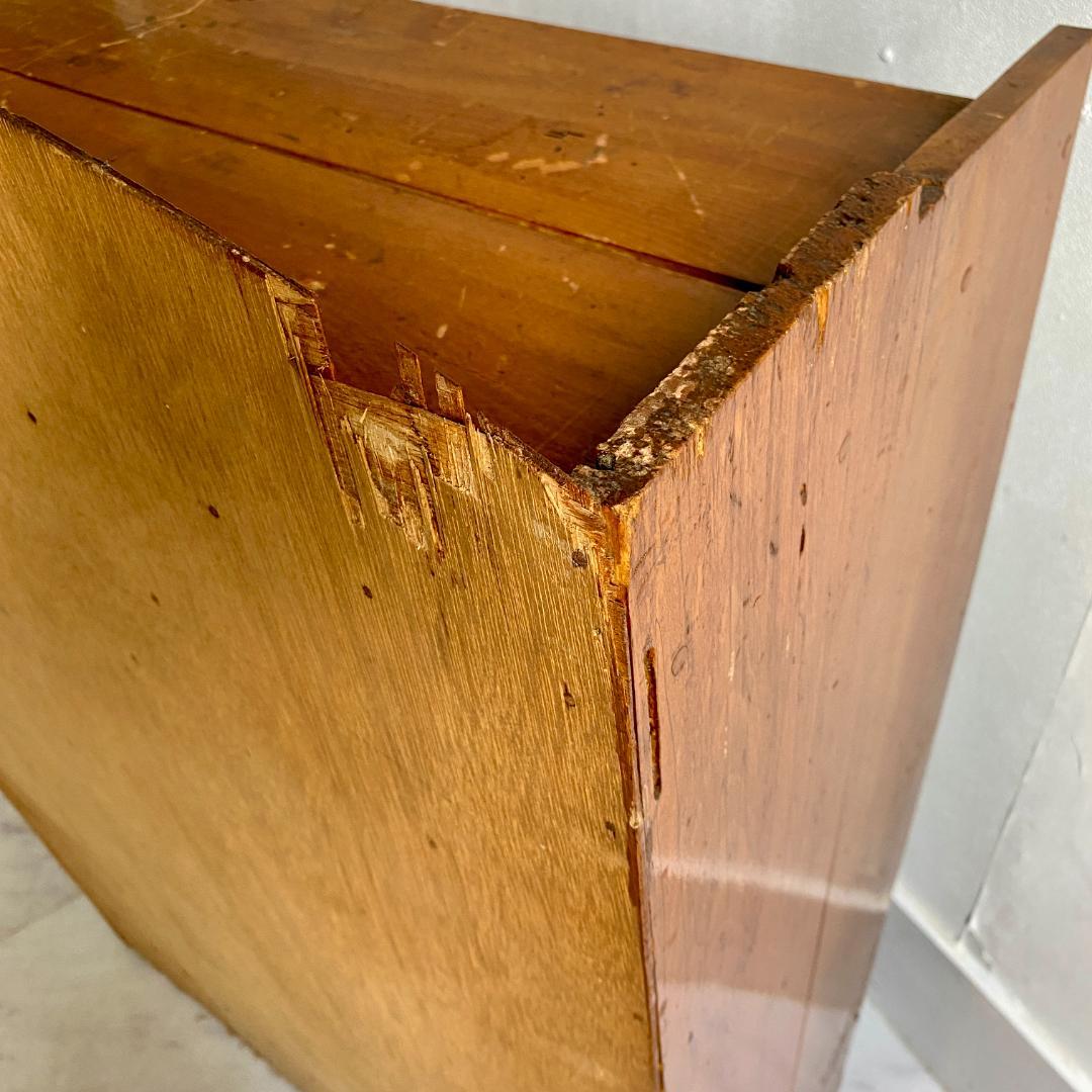 ジャンク レトロな木製キャビネット 古い本棚 ガラス扉付き カーテン付き