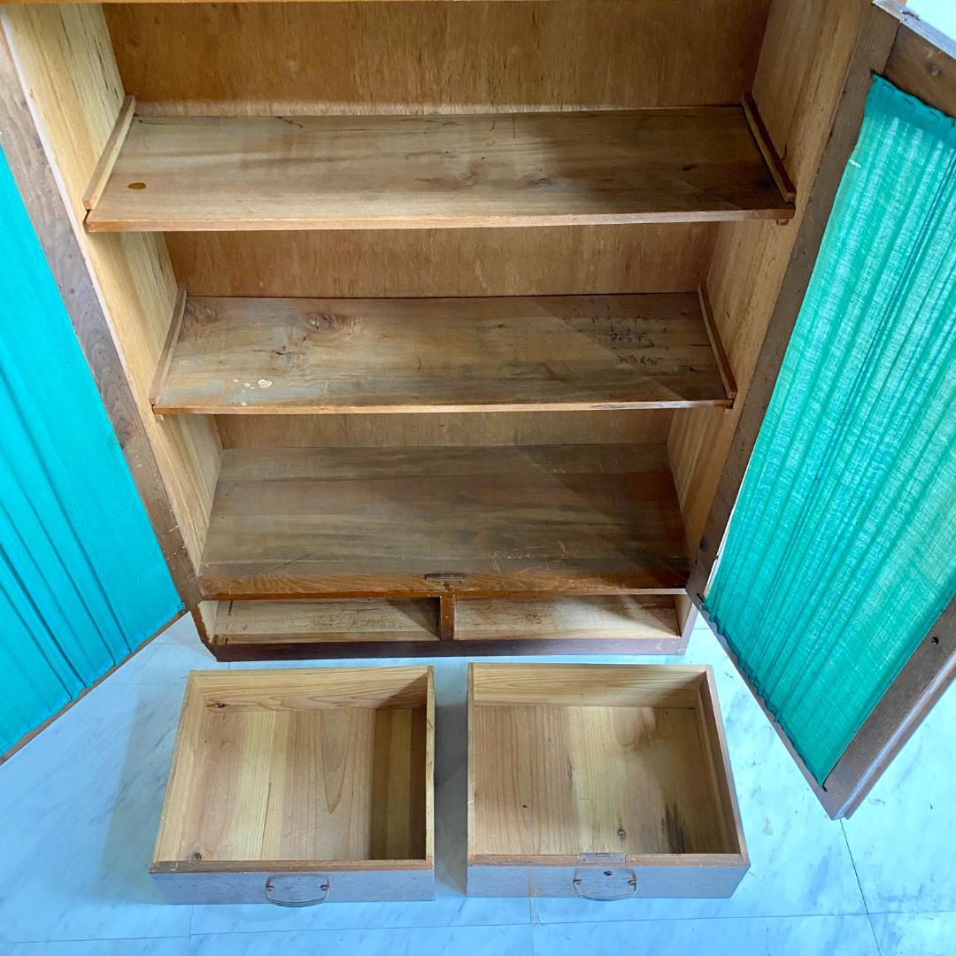 ジャンク レトロな木製キャビネット 古い本棚 ガラス扉付き カーテン付き