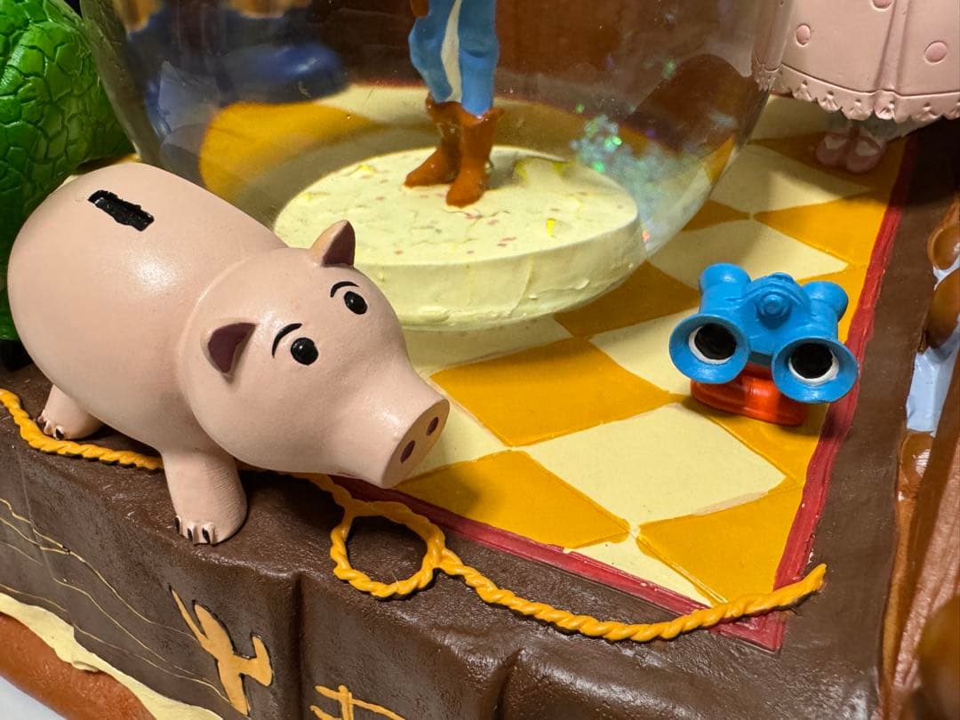 トイストーリー ベッド型 オルゴール付きスノーグローブ