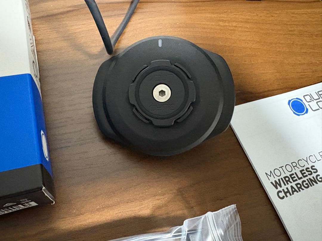 Quad Lock バイク用 | 防水ワイヤレス充電ヘッド