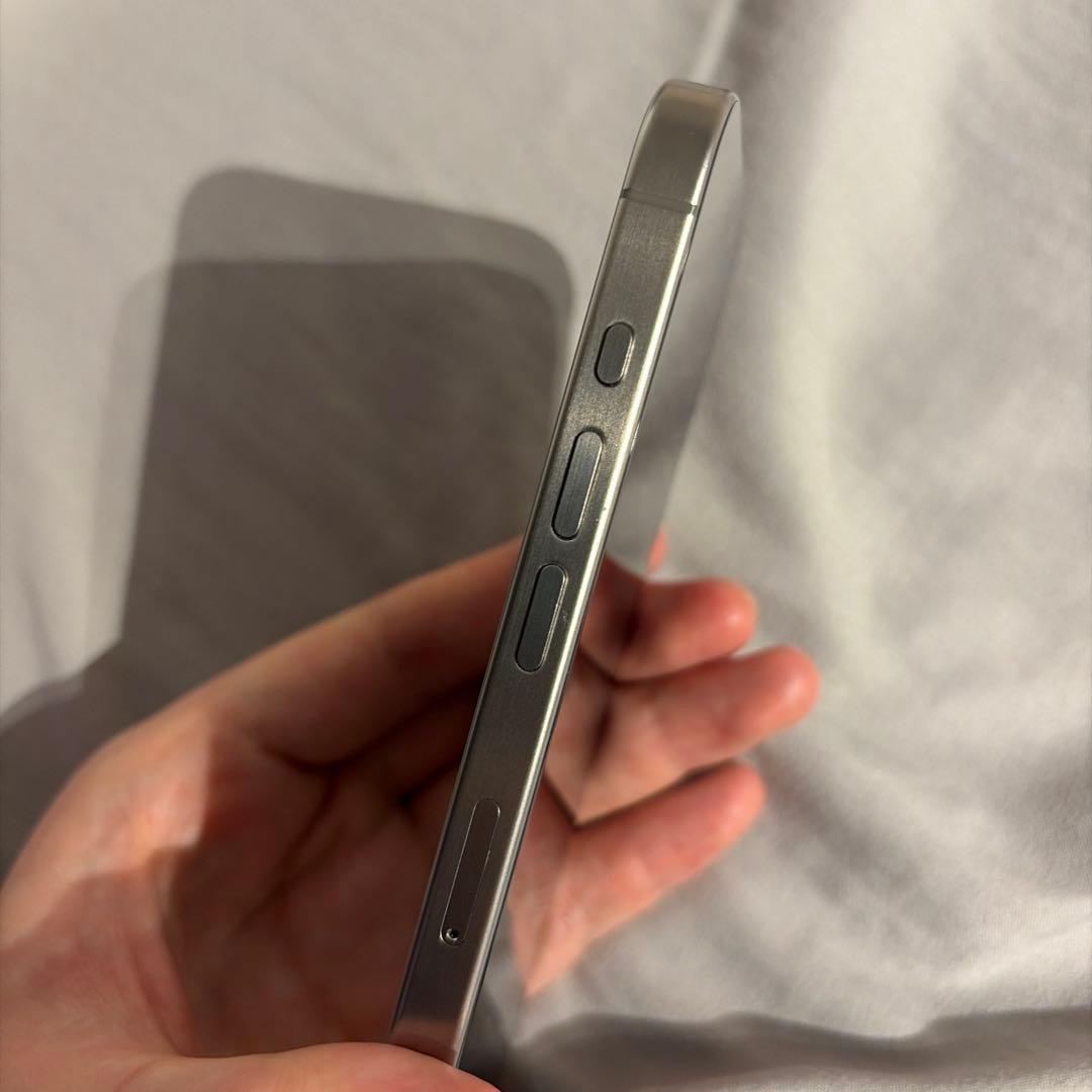 【完品】Apple iPhone 15 Pro 256GB ナチュラルチタニウム