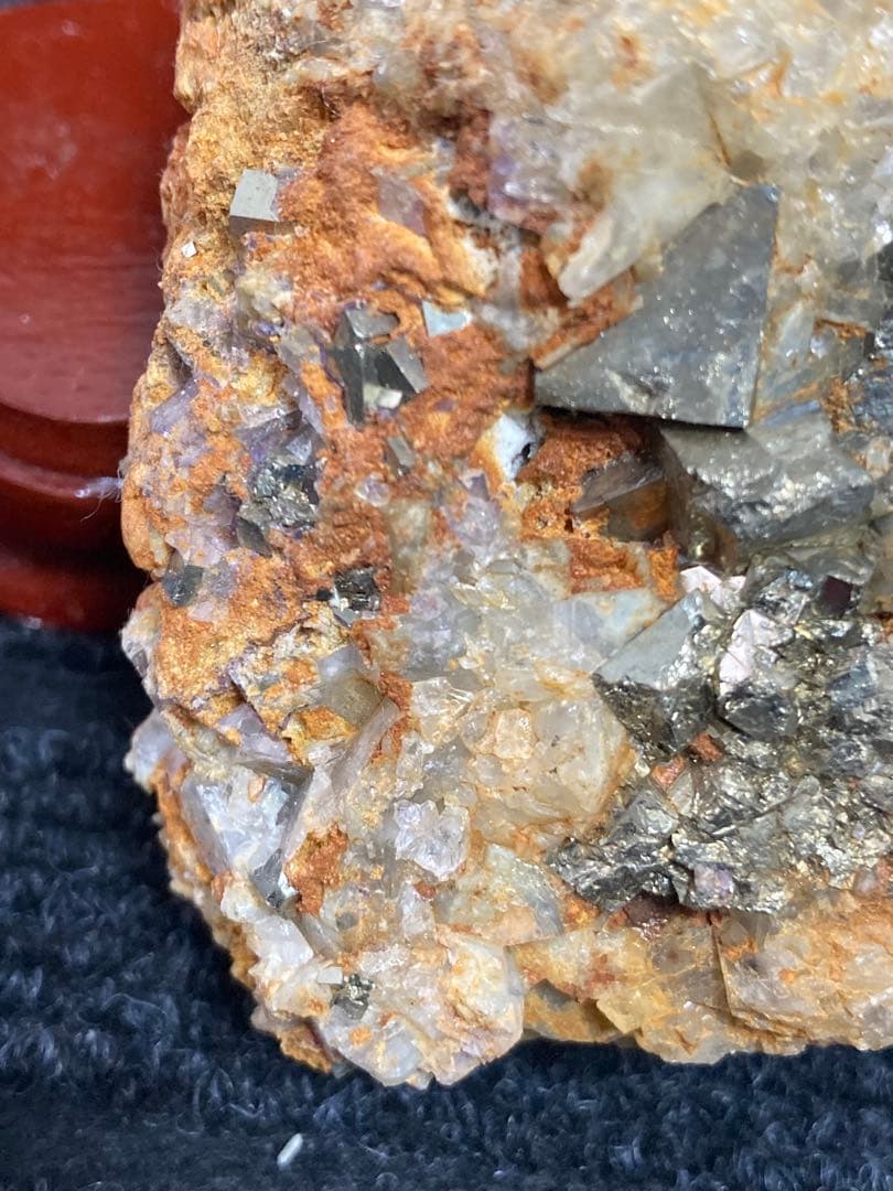 金鉱石　鉱物標本　鉱石