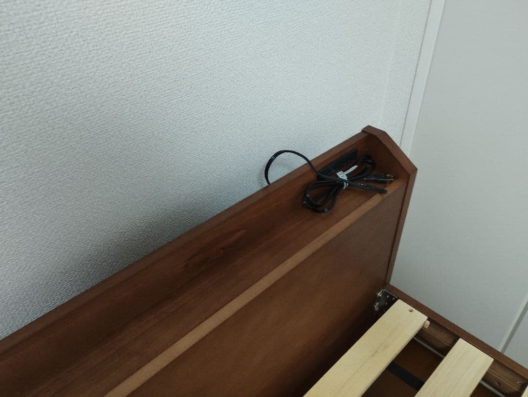 【引取(大阪)】ニトリシングルベッドフレーム　高さ二段階調整 コンセント棚付き①