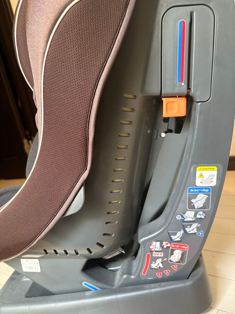 Combi コンビ　ウィゴーグランデ チャイルドシート